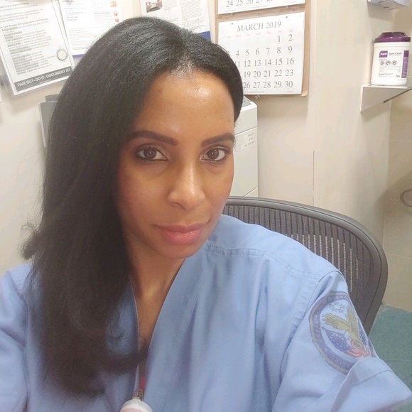 Meet your Posher, Veronique - Picture 1 of 2